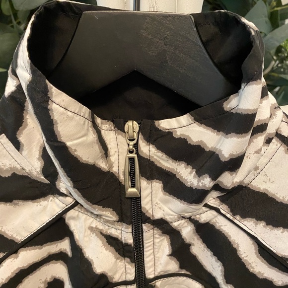 ac-tiv-ology Animal Print Zebra Print Black & White Windbreaker Jacket PM MP - Picture 5 of 9